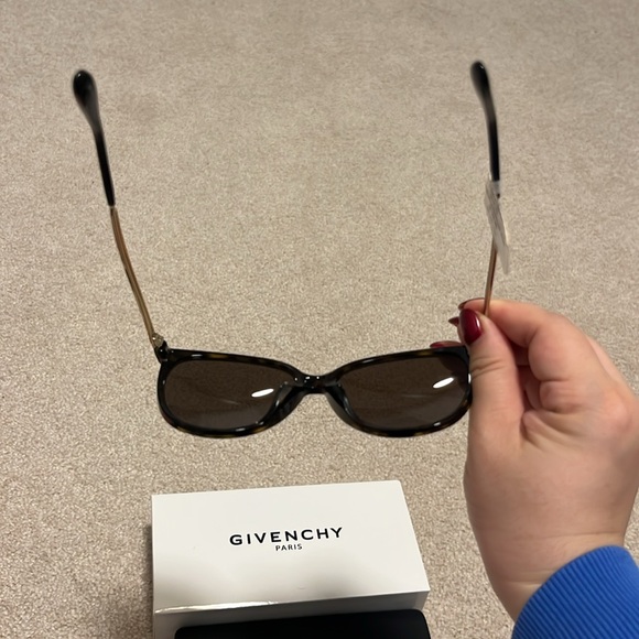 Givenchy Sunglasses Unisex New w tags! New w case/cloth/box - Picture 6 of 8